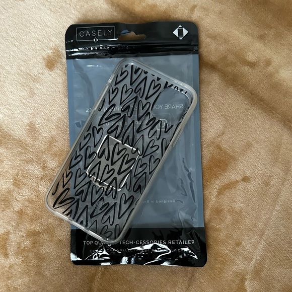 Casley Heart Throb Cassic Clear Case -iPhone 11 - Picture 2 of 2